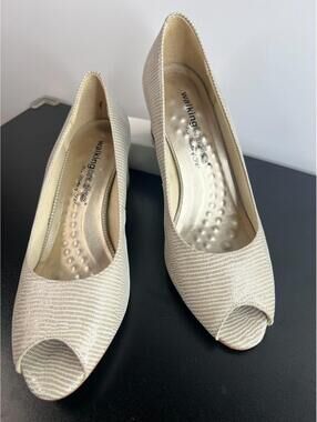 Walking Cradles Peep Toe Heels Womens 8.5M Beige Textured Block Heel Comfort Sho